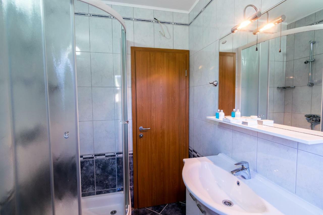 Apartman Emil Supetar Exterior foto