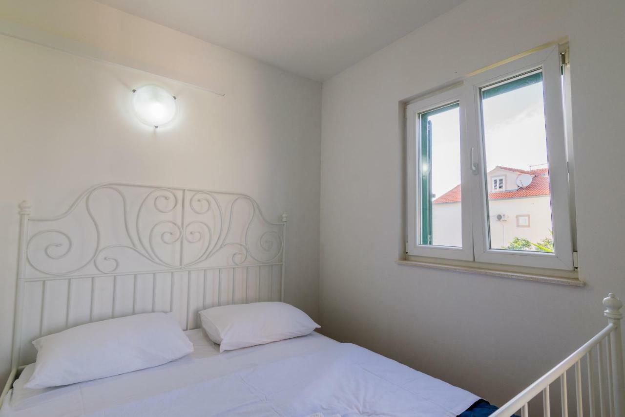 Apartman Emil Supetar Exterior foto