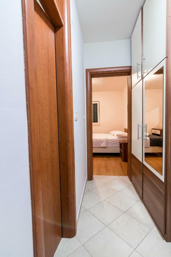 Apartman Emil Supetar Exterior foto