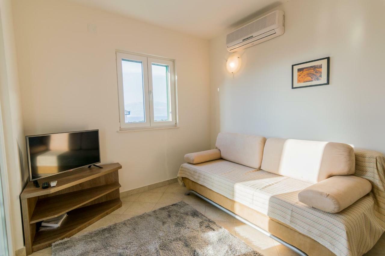 Apartman Emil Supetar Exterior foto